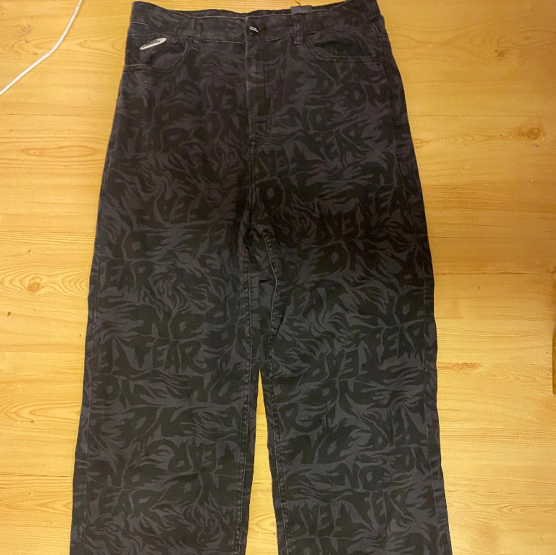 ”Baggy” jeans, print *no fear*