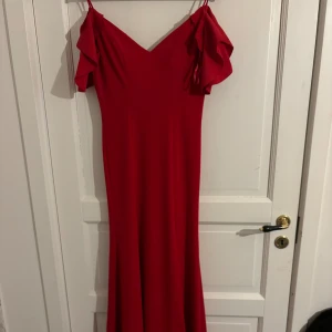 Balklänning  - Balklänning använd 1 gång.