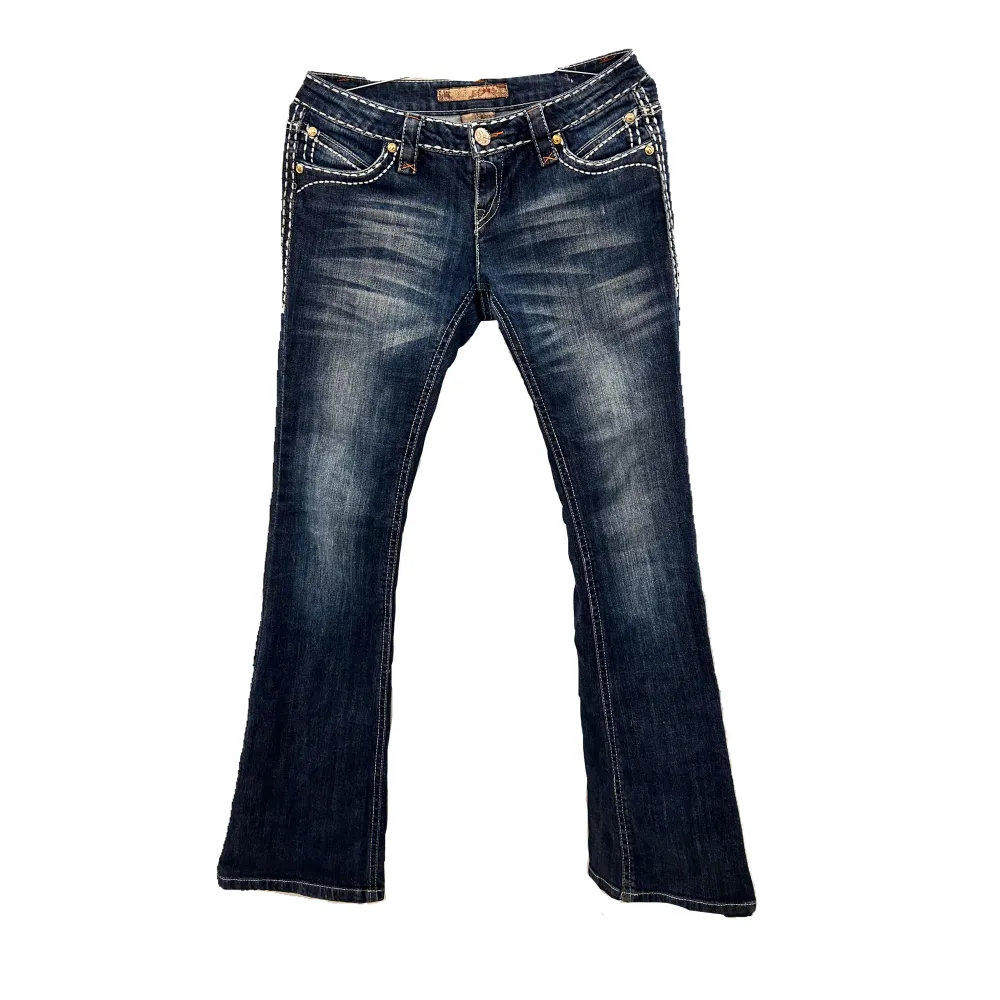 Lågmidjade jeans med snygga fickor. Aldrig sett någon ha likadana. . Jeans & Byxor.