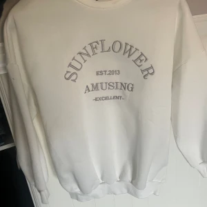 Sweatshirt - Från shein i storlek S 🤍