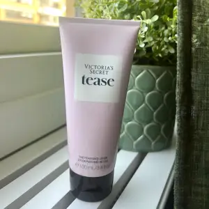 Victoria’s Secret lotion. Endast testad!! Tryck ej på köp, kontakta mig! Samfraktar vid flera köp🎀