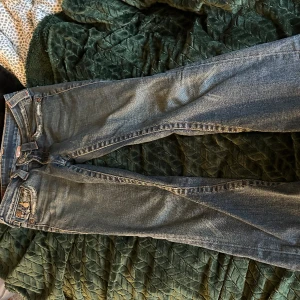 True religion jeans  - Skriv för fler bilder, midjemått 39,5cm, innerbenslängd 81cm💕💕