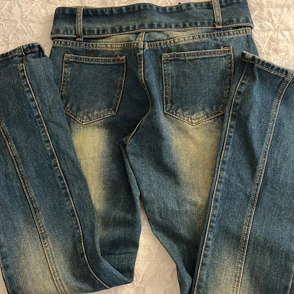 Ett par oanvända jeans från PTL som har lappen kvar 👍🏻 dom är jättesnygga men tyvärr för långa 🙄 bältet är en del av byxorna ❤️. Jeans & Byxor.