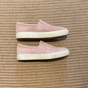 Dasia skor - Sneakers från Dasia i stolek 41. Sällan använda.💕