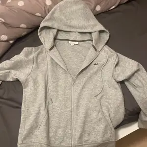 Bra zip hoodie och stilig skriv i dm så vi kan diskutera 