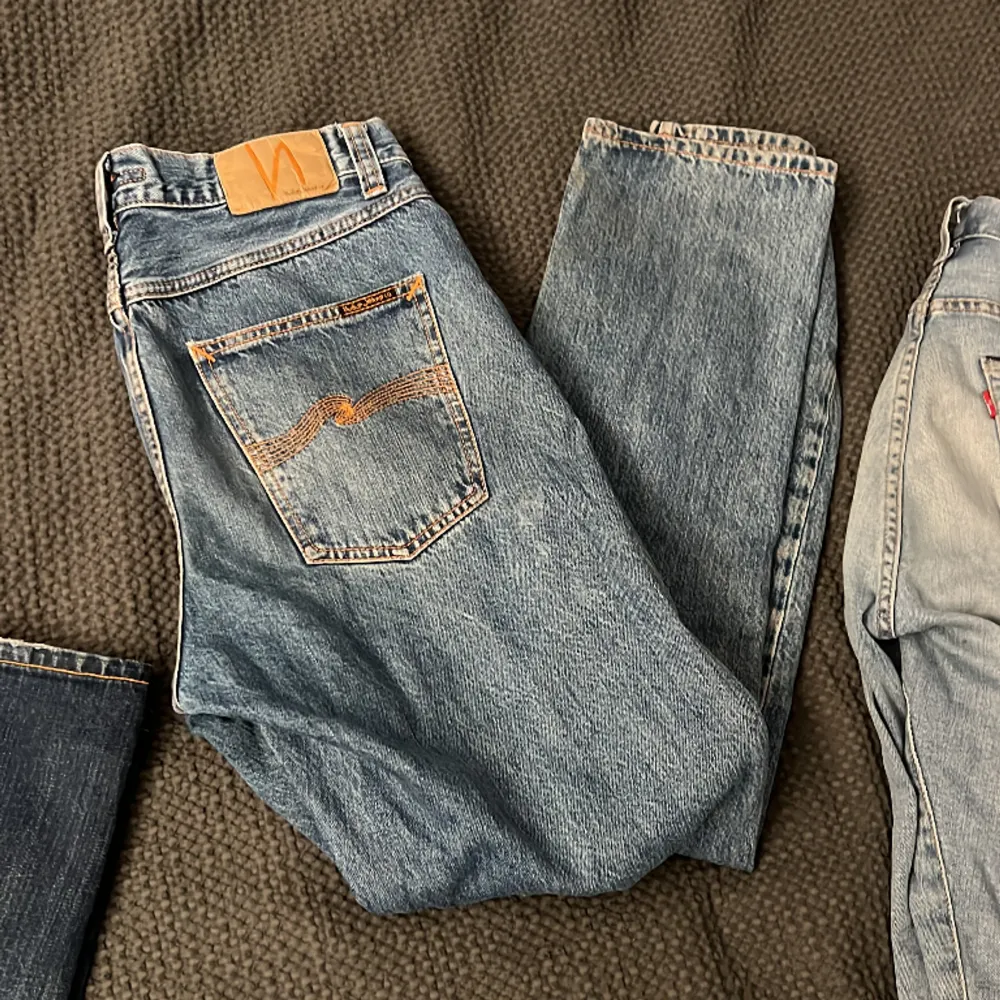 Hej! Säljer ett par eftertraktad nudie jeans pga att jag inte har nån användning av fem längre! Hör gärna av er om ni har frågor!👍😊. Jeans & Byxor.
