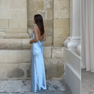 Balklänning  - Helt ny bal klänning med lappen kvar. Säljer då jag har köpt en annan! Bara att höra av sig vid frågor eller fler bilder.