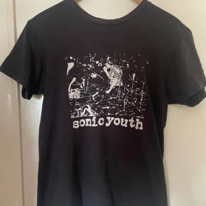 Sonic youth t-shirt - Sonic youth T-shirt. I bra skick 