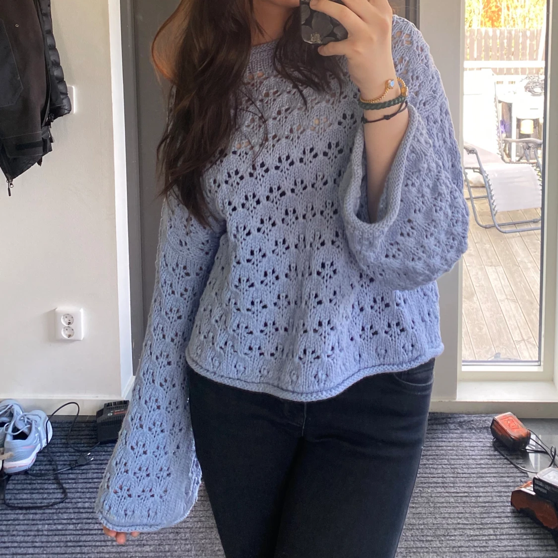 Stickad tröja med hål - 91