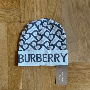 Burberry - Mössa oanvänd 