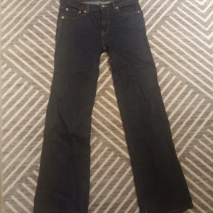 Bootcut jeans - Från lager 157. Storlek s. Helt oanvända. Mörkblå färg. 