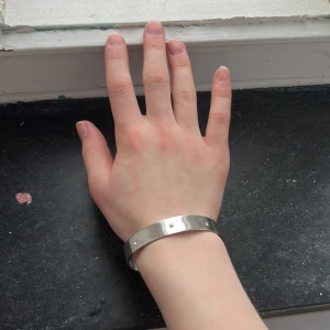 LBVYR Armband - 6,4 i längd och 5,5 i höjd Trevligt litet armband som egentligen kostade 200 någonting😊