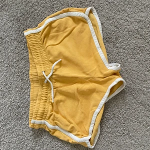 Gula shorts - Sköna shorts som aldrig kommer till användning längre 