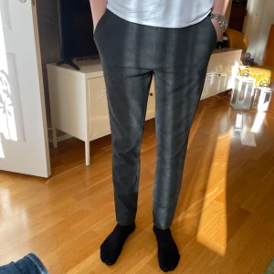 Kostymbyxor  - Jättesnygga kostymbyxor för killar, nästan helt oanvända och i superbra skick 