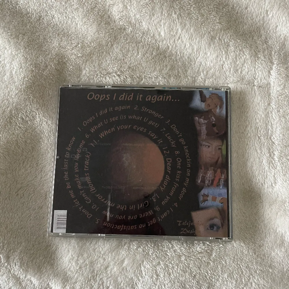 En Britney Spears cd skiva. Säljer pga att den inte används. Köparen står för frakt och pris kan diskuteras❣️säljer flera och andra cd skivor på min plick, kolla in det:). Accessoarer.