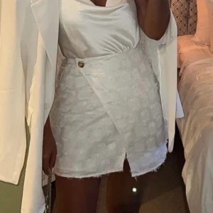 Kjol helt ny Gina tricot  - Med prislapp  Storlek s passar m 