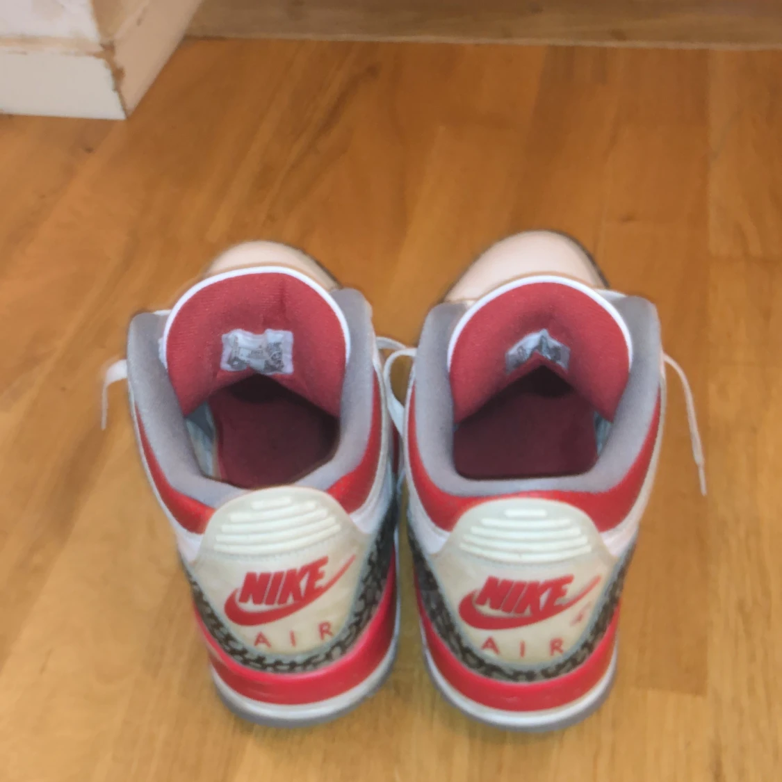 Jorden 3s Retro Fire red