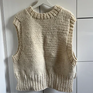 Handstickad väst - Handstickad väst i ull!