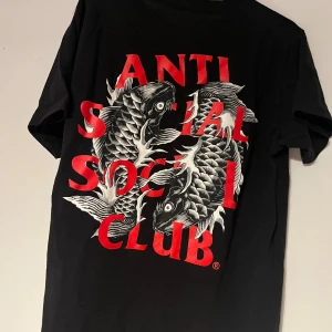 Anti social social club - RARE t-shirt, säljes till guldpris! Endast 399 i storlek M!