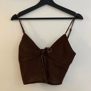 Topp - Fin topp med knytning. Aldrig använd
