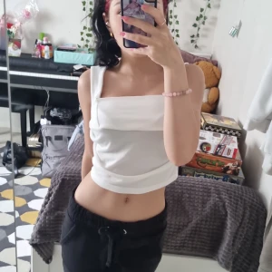 Topp - Säljer topp som inte kommer till användning, är i jättebra skick🩷🫶