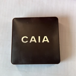 Caia Bronzer - Säljer min caia Bronzer i färgen Tuscany då den inte kommer till användning då den är för mörk för mig! Den är bara testad en gång och är verkligen jättefin men tyvärr inte i min färg! Ursprungspriset är 295kr, priset går att diskutera😍💞
