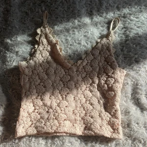 Tröja  - Jätte gullig tröja/blus som jag säljer för att den inte kommer till användningen. Perfekt nu till sommaren! 💖