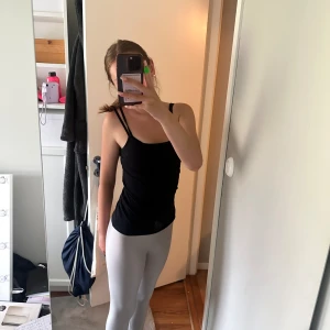 Leggings  - Snygga träningsbyxor från craft. Bra skick och hållbart material för all typ av träning💗💗