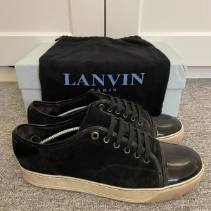Lanvin - Lanvin cap toe i storleken 8 (41) men passar mer som 43. Hör av er om ni har några frågor 