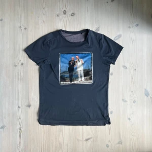 Limitato T-Shirt - Storlek S | Nyskick | Passar alla från runt 170 till 175 