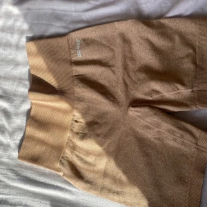 Botee shorts - Säljer dessa tränings shorts eftersom att dem var för små på mig därav har jag inte fått någon använding av dem! 