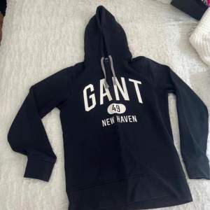 Mörk blå Gant- hoodie, st liten M-S