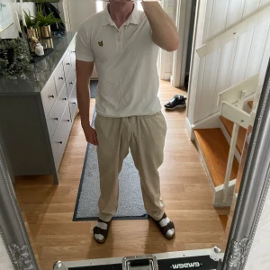 Lyle and scott pike i large  - Säljer denna då den knappt kommit till användning. Jag är cirka 186 cm och väger 85 kg.