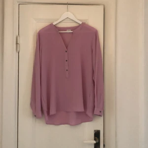 Blus - Fint skick med extraknappar 