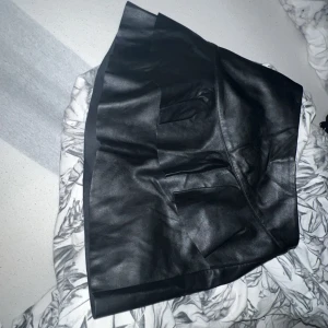 Skinn kjol - Aldrig använd💋