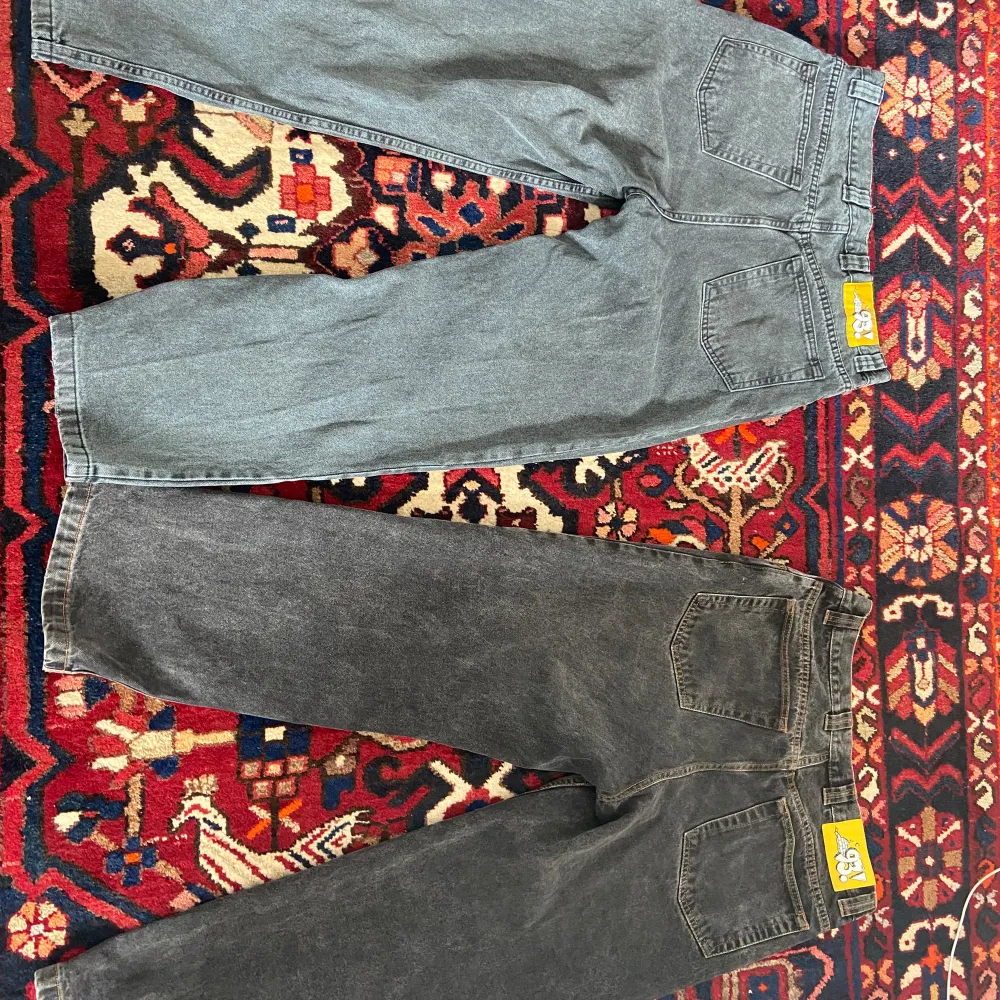 Straight/baggy byxor midje size 32. Jeans & Byxor.