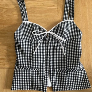 Zara topp  - Söt topp från zara som är använd 1 gång. 