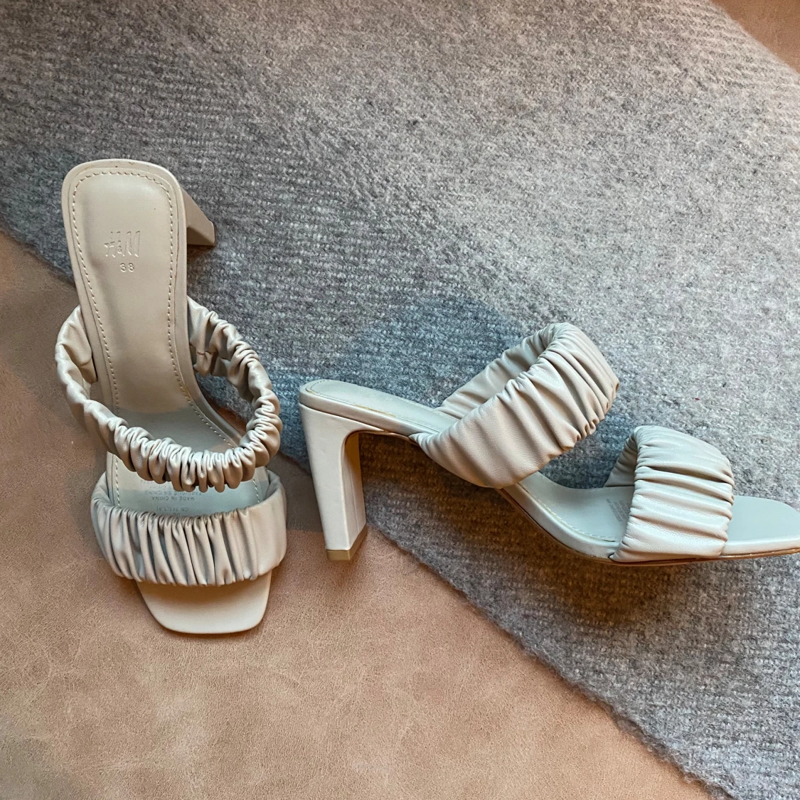 Beiga klackskor från HM - 90