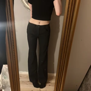 Kostymbyxor  - mörkgrå midwaist kostymbyxor. storlek 30 fint skick!