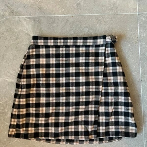 Söt stickad kjol💘 - Mysig kjol till sommaren samt hösten💖Skriv vid intresse eller frågor pris kan diskuteras💘