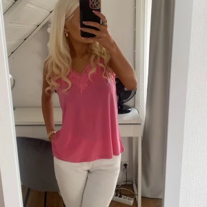 Linne - Rosa och oranget linne säljer då dom inte kommer till användning 💕50kr st Rosa är storlek S Orange storlek xs 