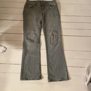 Ltb jeans - Jag säljer mina Ltb jeans i storlek W27 L32❤️köpt från Plick alldin använt dom dom är i jättebra skick💗