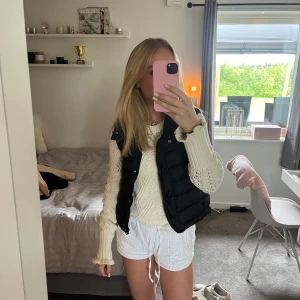 Zara väst - Jättefin Zara väst som tyvärr inte kommer till användning. Strl M men sitter som en XS/S