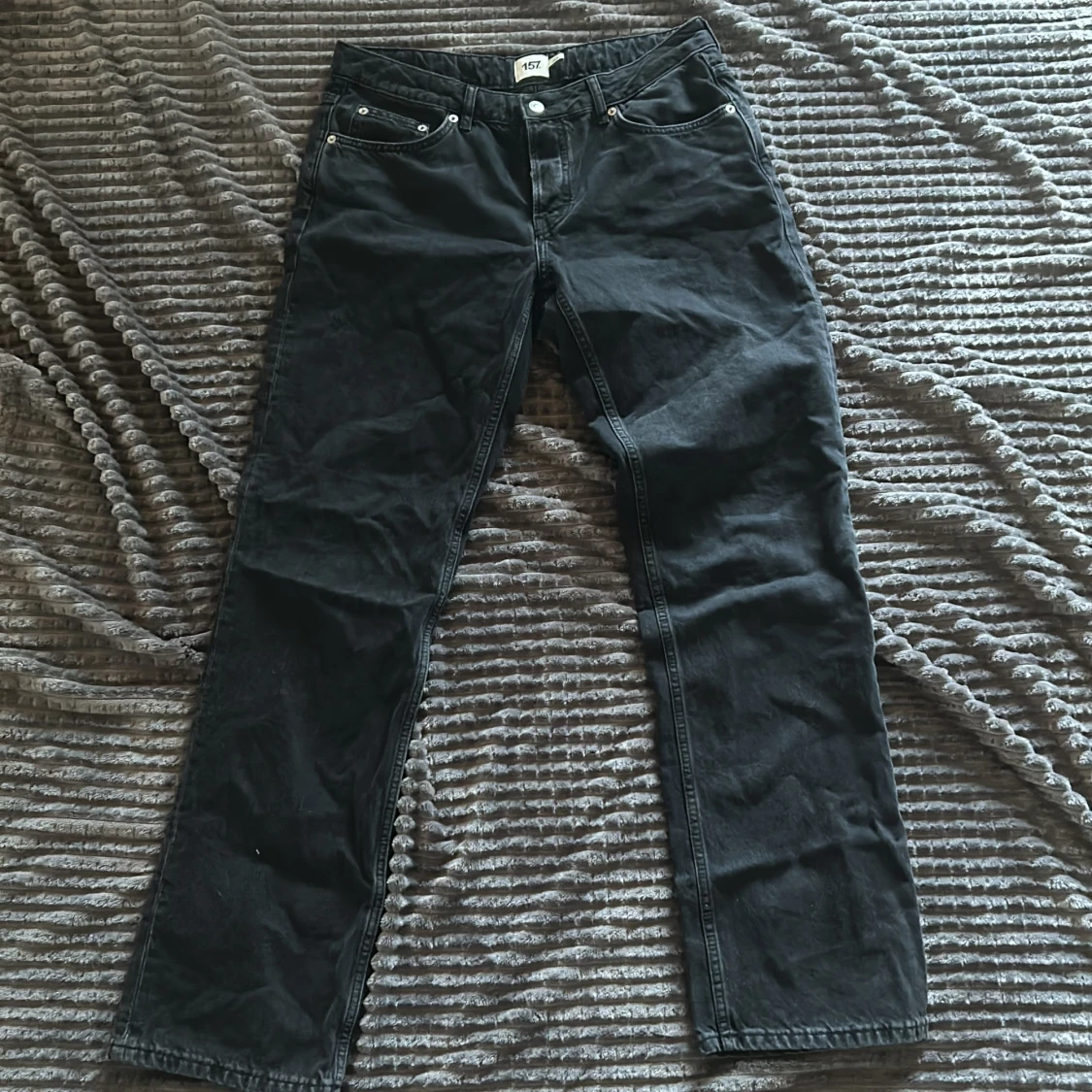 Svarta lowaist jeans