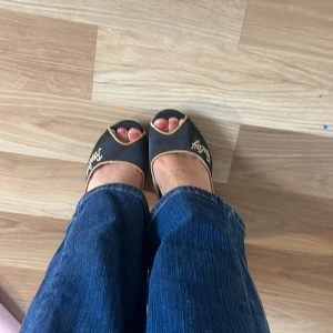 Replay klackskor  - Jättefina klackar men börjar bli lite trånga för mig :(  Har lite defekter på kanten (blid 4) men inget man tänker på.  