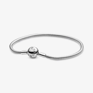 Pandora armband - Pandora armband i strl 17. Knappt använd. Kommer med ask 