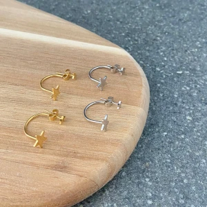 Örhängen  - All information på bild 2 👉🏻  79kr för ett par frakt ingår! 💌 Instagram - Vikiicom