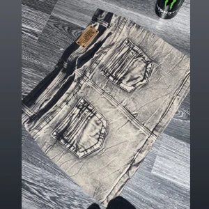 lågmidjad jeans kjol - Fint skick de ba skriva för mått!💘