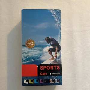 Sports Cam Full HD 1080p/720p - med tillbehör  - Säljer en helt ny sportskamera som inte kommit till användning. Köpt för ett år sedan och aldrig används. Är därför i helt nyskick. 🌟Alla tillbehör ingår. 💕Säljs för 199 kr, men pris får att diskutera. + köparen står för frakt 