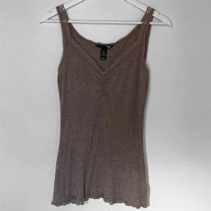 Linne - Skön och sval linne från H&M i storlek M! Bra skick. Köparen står för frakten men kan även mötas upp i Uppsala, Knivsta eller Sigtuna. Tveka inte att fråga mig om något🤎